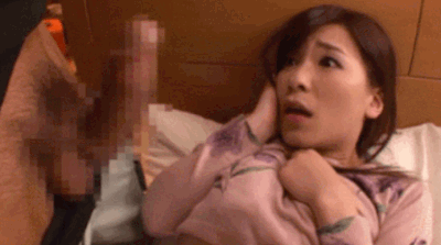 【GIF画像】小さなチンポと大きなチンポを見たときの女性のリアクションの違い