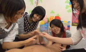 【エロGIF】保育園で女性保育士に逆レイプされる男性保育士