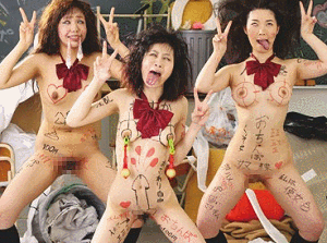 アヘ顔ダブルピースでセックスするJKのエロGIF画像