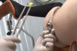 【エロGIF】アナルから色んな物が出てくるツインテールの美少女